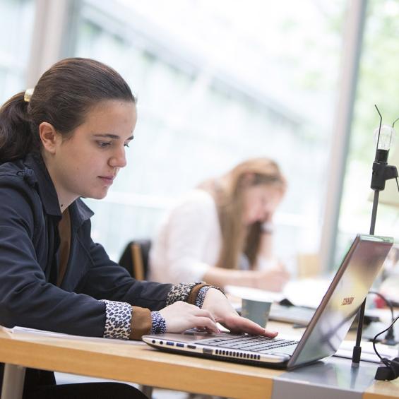 À l'université